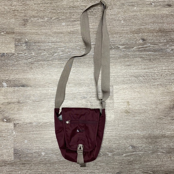 Maroon MEC crossbody bag - Picture 1 of 3